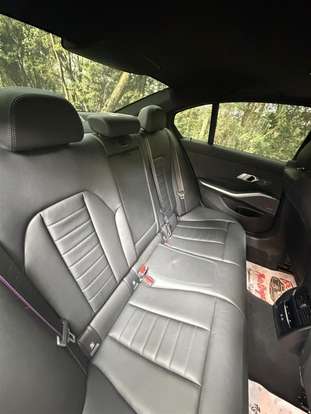 BMW-330e-2024