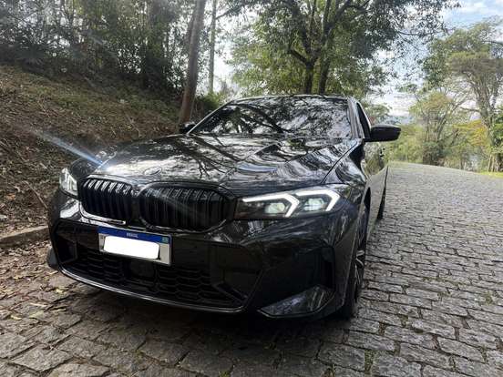 BMW-330e-2024