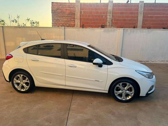 CHEVROLET-CRUZE-2018