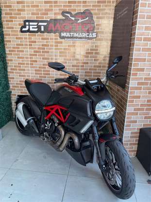 DUCATI-DIAVEL CARBON-2012