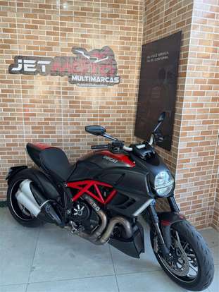 DUCATI-DIAVEL CARBON-2012