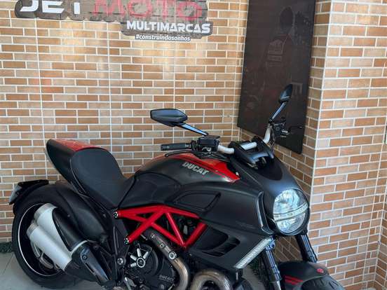 DUCATI-DIAVEL CARBON DUCATI-DIAVEL CARBON-2012