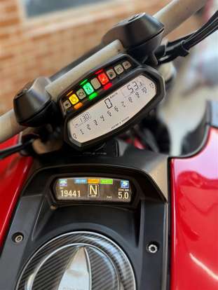 DUCATI-DIAVEL CARBON-2012
