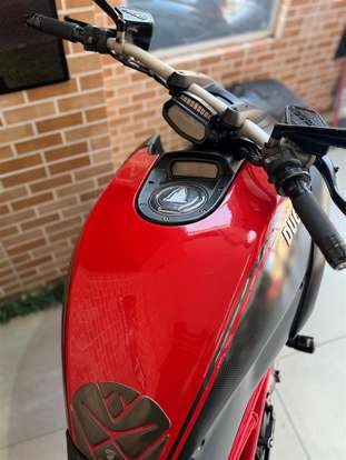 DUCATI-DIAVEL CARBON DUCATI-DIAVEL CARBON-2012