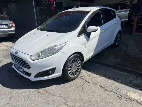 FORD FIESTA 1.6 TITANIUM HATCH 16V FLEX 4P POWERSHIFT