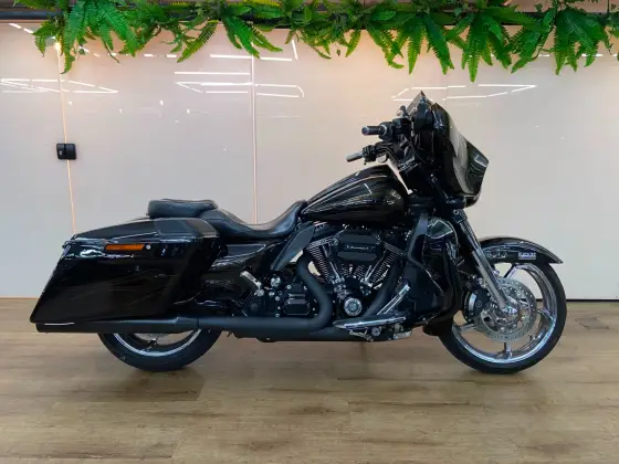 HARLEY-DAVIDSON CVO STREET GLIDE 