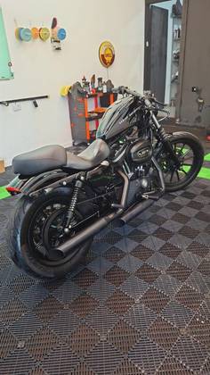 HARLEY-DAVIDSON SPORTSTER IRON 883 