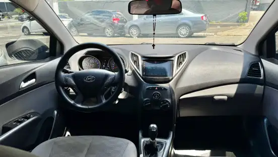 HYUNDAI-HB20S-2017