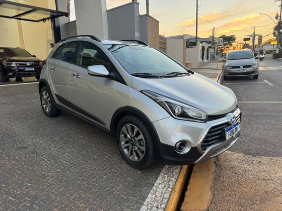 HYUNDAI HB20X 1.6 16V PREMIUM FLEX 4P AUTOMÁTICO
