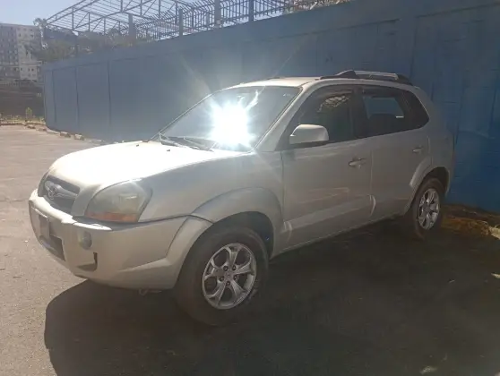 HYUNDAI TUCSON 2.0 MPFI GLS 16V 143CV 2WD GASOLINA 4P AUTOMÁTICO