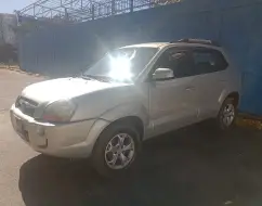 HYUNDAI TUCSON 2.0 MPFI GLS 16V 143CV 2WD GASOLINA 4P AUTOMÁTICO HYUNDAI TUCSON 2.0 MPFI GLS 16V 143CV 2WD GASOLINA 4P AUTOMÁTICO
