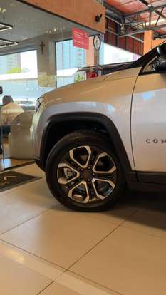 JEEP-COMMANDER-2023