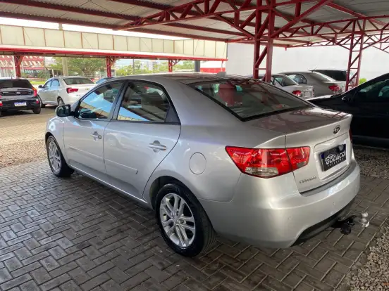 KIA-CERATO-1.6 EX3 SEDAN 16V GASOLINA 4P AUTOMÁTICO KIA-CERATO-2010