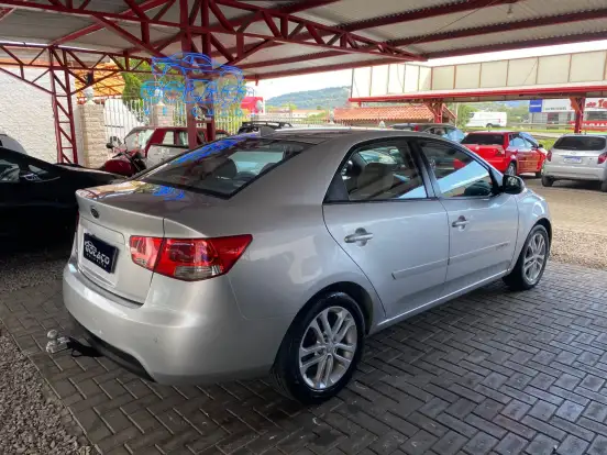 KIA-CERATO-1.6 EX3 SEDAN 16V GASOLINA 4P AUTOMÁTICO KIA-CERATO-2010