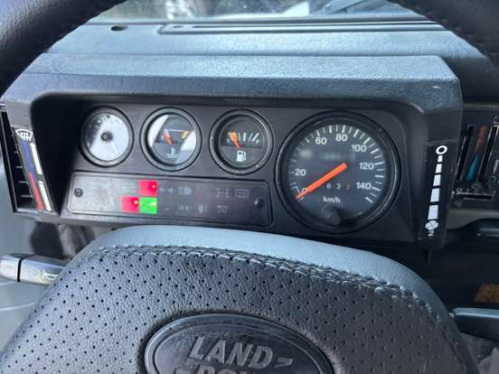 LAND ROVER-DEFENDER-1996