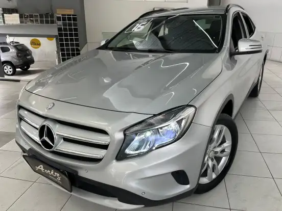 MERCEDES-BENZ-GLA 200-2016