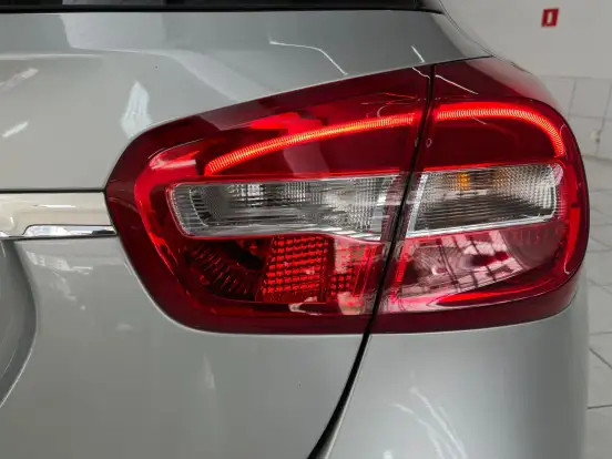 MERCEDES-BENZ-GLA 200-2016