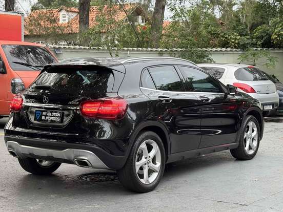 MERCEDES-BENZ-GLA 200-2019