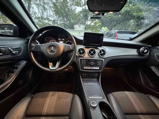 MERCEDES-BENZ-GLA 200-2019
