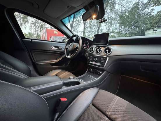 MERCEDES-BENZ-GLA 200-2019