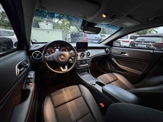 MERCEDES-BENZ-GLA 200-2019