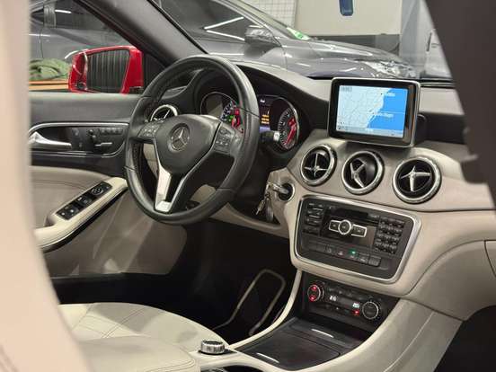 MERCEDES-BENZ-GLA 200-1.6 CGI VISION 16V TURBO FLEX 4P AUTOMÁTICO MERCEDES-BENZ-GLA 200-2014