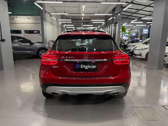 MERCEDES-BENZ-GLA 200-2014