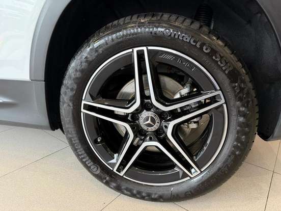 MERCEDES-BENZ-GLB 200-2023
