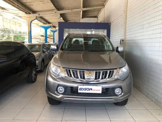 MITSUBISHI L200 TRITON 2.4 16V TURBO DIESEL SPORT HPE CD 4P 4X4 AUTOMÁTICO MITSUBISHI L200 TRITON 2.4 16V TURBO DIESEL SPORT HPE CD 4P 4X4 AUTOMÁTICO