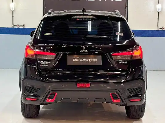 MITSUBISHI-OUTLANDER-2021