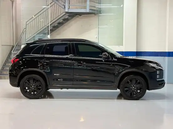 MITSUBISHI-OUTLANDER-2021
