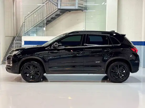 MITSUBISHI-OUTLANDER-2021