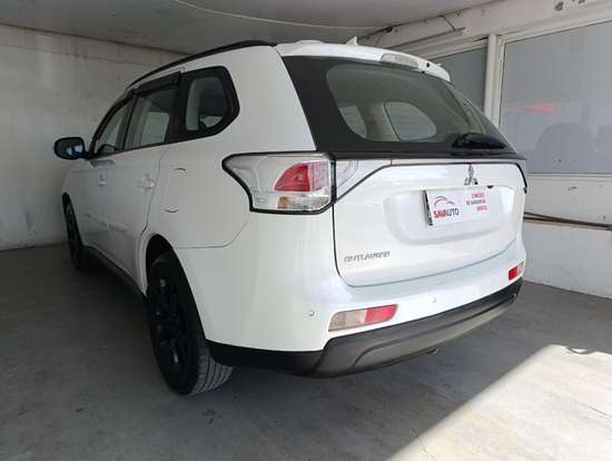 MITSUBISHI-OUTLANDER-2014