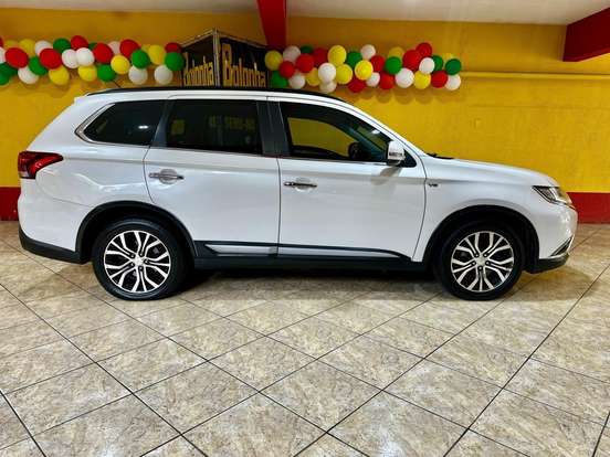 MITSUBISHI-OUTLANDER-3.0 GT 4X4 V6 24V GASOLINA 4P AUTOMÁTICO MITSUBISHI-OUTLANDER-2015