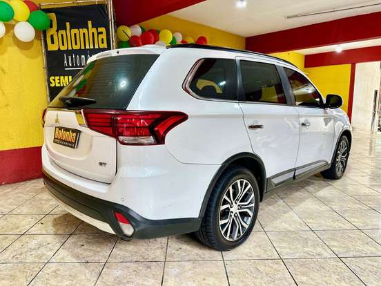 MITSUBISHI-OUTLANDER-3.0 GT 4X4 V6 24V GASOLINA 4P AUTOMÁTICO MITSUBISHI-OUTLANDER-2015
