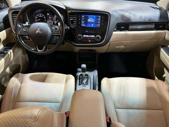 MITSUBISHI-OUTLANDER-3.0 GT 4X4 V6 24V GASOLINA 4P AUTOMÁTICO MITSUBISHI-OUTLANDER-2015