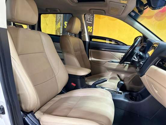 MITSUBISHI-OUTLANDER-2015