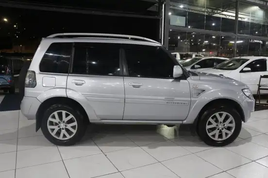 MITSUBISHI-PAJERO TR4-2012