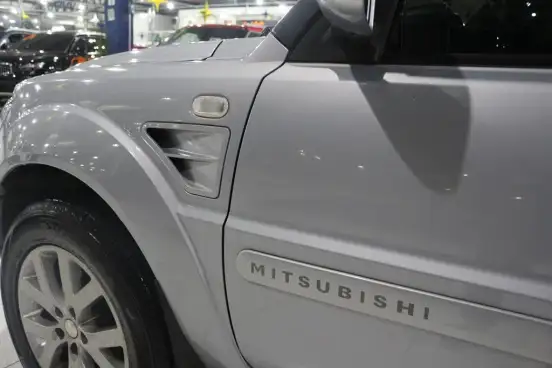MITSUBISHI-PAJERO TR4-2012