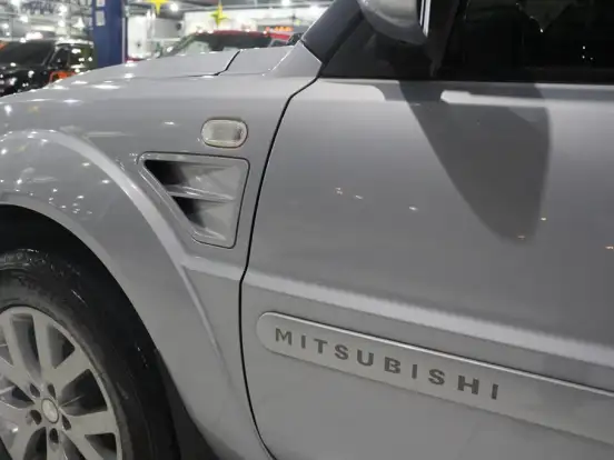 MITSUBISHI-PAJERO TR4-2.0 4X2 16V 140CV FLEX 4P AUTOMÁTICO MITSUBISHI-PAJERO TR4-2012