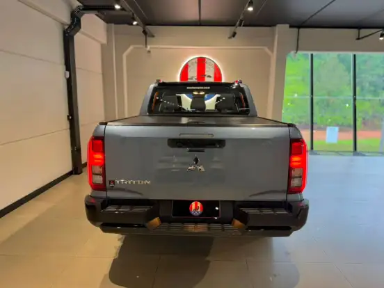 MITSUBISHI-TRITON-2.4 BITURBO DIESEL CD TARMAC 4X2 AUTOMÁTICO MITSUBISHI-TRITON-2025