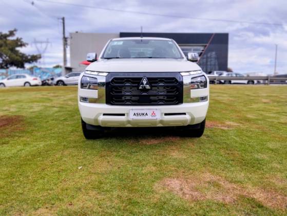 MITSUBISHI TRITON 2.4 BITURBO DIESEL CD HPE 4X4 AUTOMÁTICO