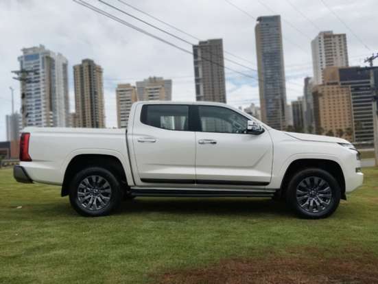 MITSUBISHI-TRITON-2.4 BITURBO DIESEL CD HPE 4X4 AUTOMÁTICO MITSUBISHI-TRITON-2025