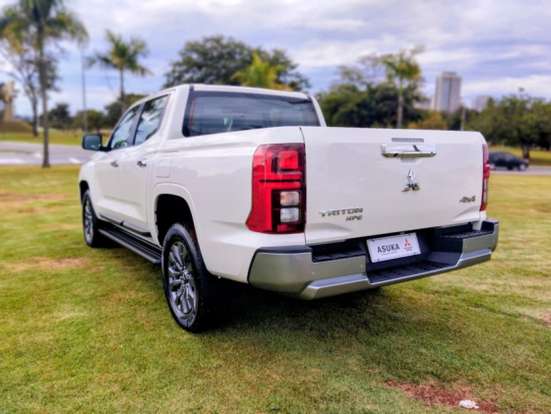 MITSUBISHI-TRITON-2.4 BITURBO DIESEL CD HPE 4X4 AUTOMÁTICO MITSUBISHI-TRITON-2025