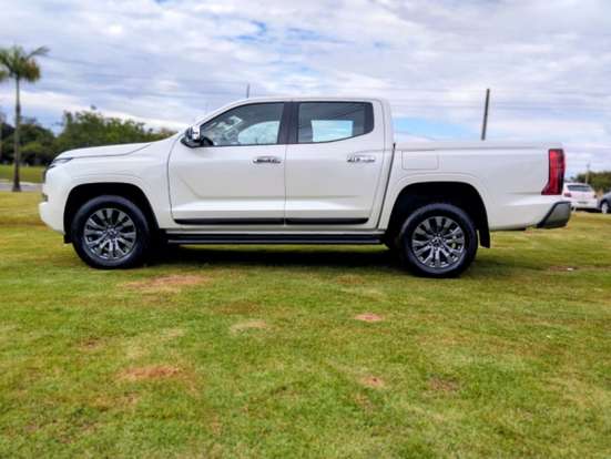 MITSUBISHI-TRITON-2.4 BITURBO DIESEL CD HPE 4X4 AUTOMÁTICO MITSUBISHI-TRITON-2025