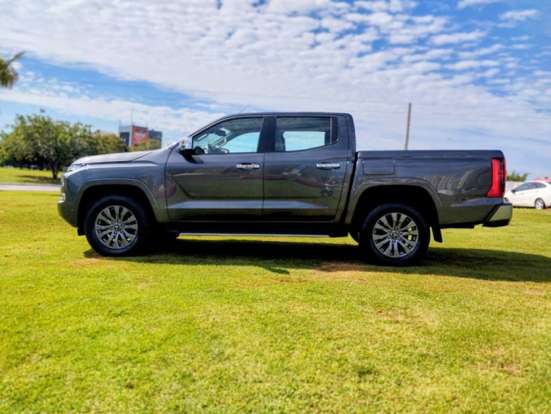 MITSUBISHI-TRITON-2025