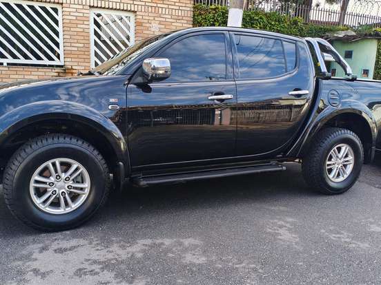 MITSUBISHI-L200 TRITON-3.5 HPE 4X4 CD V6 24V FLEX 4P AUTOMÁTICO MITSUBISHI-L200 TRITON-2014