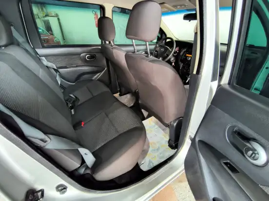 NISSAN-LIVINA-2012