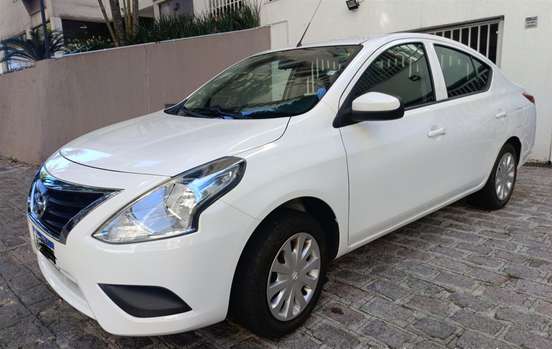 NISSAN-VERSA-2020