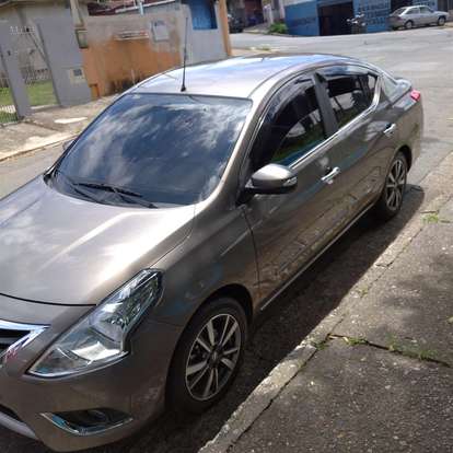 NISSAN-VERSA-2018